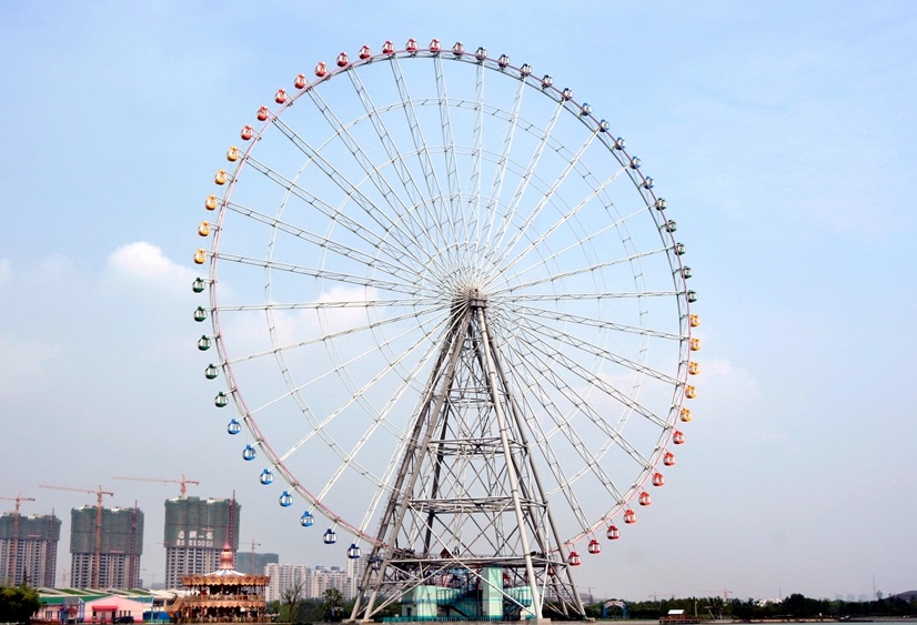Amusement park ferris wheel ride