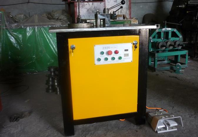 Metal craft twisting machine to twist iron bars