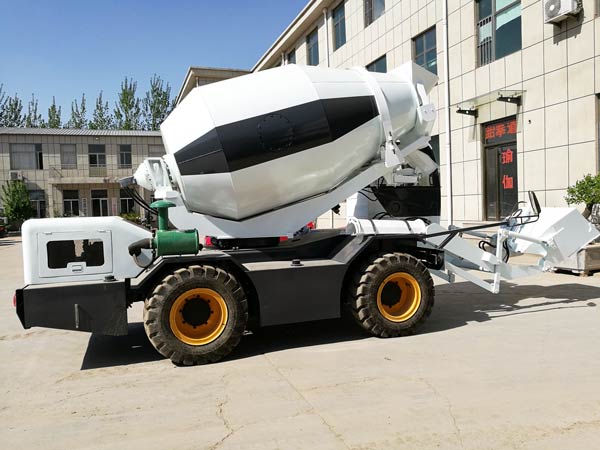 CL2000 self loading truck mixer