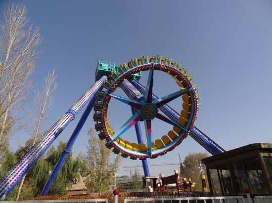 amusement park rides giant frisbee ride